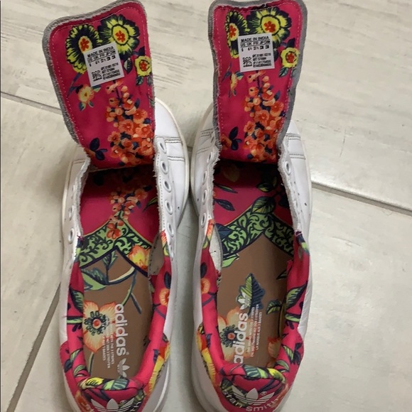 Women’s Adidas Stan Smith Pink Floral Shoes Sz 6 - Picture 2 of 4